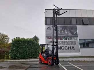 Четырехопорные погрузчики Hangcha XF25G-2