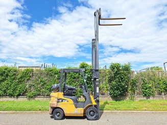 Четырехопорные погрузчики Caterpillar GP20CN