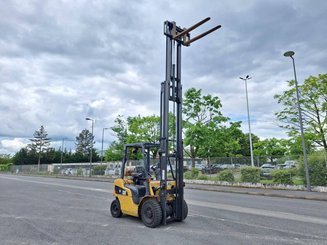 Четырехопорные погрузчики Caterpillar GP20NT