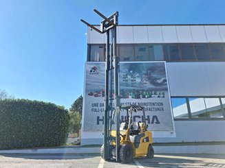 Четырехопорные погрузчики Caterpillar GP25NTD