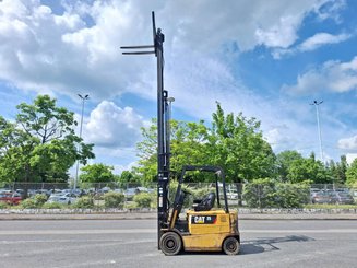 Четырехопорные погрузчики Caterpillar EP25K-PAC