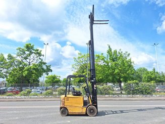 Четырехопорные погрузчики Caterpillar EP25K-PAC