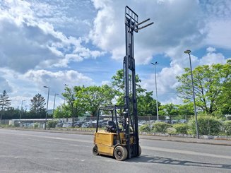 Четырехопорные погрузчики Caterpillar EP25K-PAC