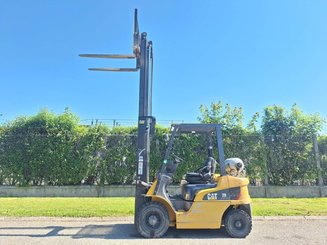 Четырехопорные погрузчики Caterpillar GP20NT
