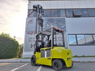 Четырехопорные погрузчики Clark GEX40