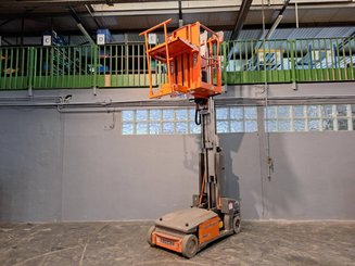 Строительный подъёмник с вертикальной мачтой JLG TOUCAN DUO