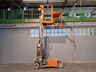 Строительный подъёмник с вертикальной мачтой JLG TOUCAN DUO