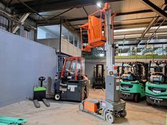 Строительный подъёмник с вертикальной мачтой JLG TOUCAN DUO
