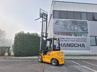 Четырехопорные погрузчики Hangcha XE25i (CPD25-XEY2-SI)