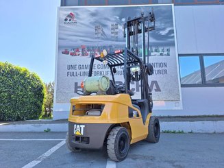Четырехопорные погрузчики Caterpillar GP30N