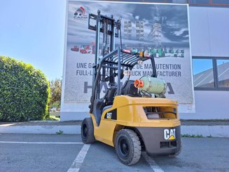 Четырехопорные погрузчики Caterpillar GP30N
