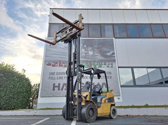 Четырехопорные погрузчики Caterpillar GP30N
