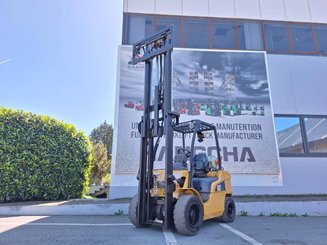 Четырехопорные погрузчики Caterpillar GP30N