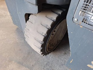 Четырехходовый вилочный погрузчик AMLIFT AGILIFT 25-12-49