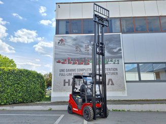 Четырехопорные погрузчики Hangcha XF25D-2