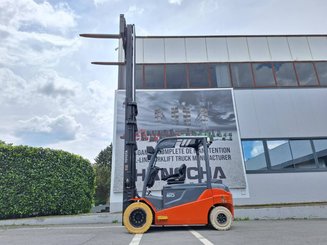 Четырехопорные погрузчики Toyota 8FBMT50