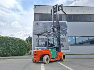 Четырехопорные погрузчики Toyota 8FBMT50