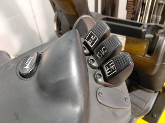 Четырехопорные погрузчики Yale gdp16vx