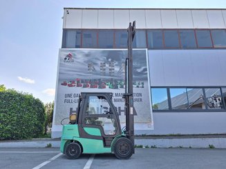 Четырехопорные погрузчики Yale GLP30VX