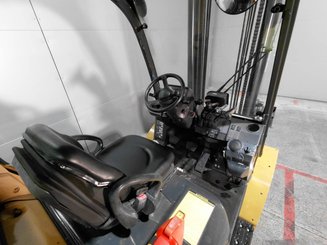 Четырехопорные погрузчики Caterpillar GP40NTD