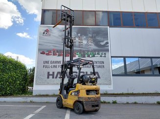 Четырехопорные погрузчики Caterpillar GP18N
