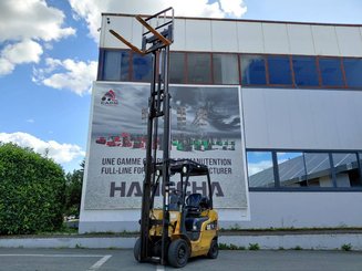 Четырехопорные погрузчики Caterpillar GP18N
