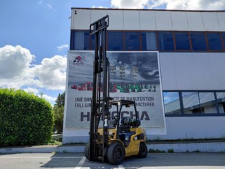Четырехопорные погрузчики Caterpillar GP30N