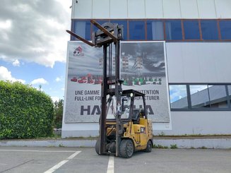 Четырехопорные погрузчики Caterpillar GC40K