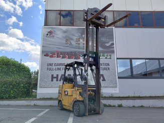 Четырехопорные погрузчики Caterpillar GC40K