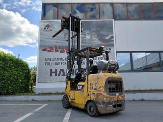 Четырехопорные погрузчики Caterpillar GC40K