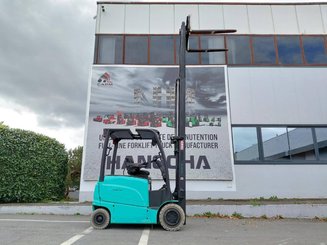 Четырехопорные погрузчики Hyster J2.50XM