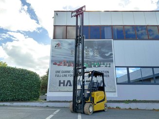 Четырехопорные погрузчики Yale ERP25VL