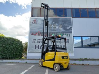 Четырехопорные погрузчики Yale ERP25VL
