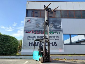 Трехопорные погрузчики Yale ERP18VTL