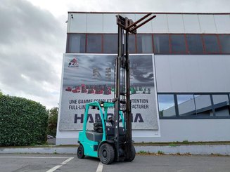Четырехопорные погрузчики Yale GDP25VX