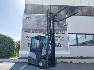 Четырехопорные погрузчики Yale ERP30VL