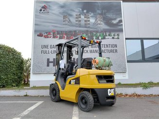 Четырехопорные погрузчики Caterpillar GP25N