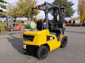 Четырехопорные погрузчики Caterpillar GP25N