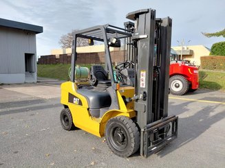 Четырехопорные погрузчики Caterpillar GP25N