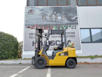 Четырехопорные погрузчики Caterpillar GP25N