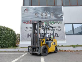 Четырехопорные погрузчики Caterpillar GP25N