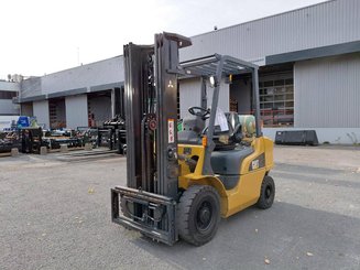 Четырехопорные погрузчики Caterpillar GP25N