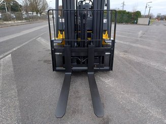 Четырехопорные погрузчики Yale GLP40 VX