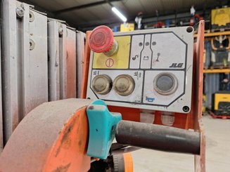 Строительный подъёмник с вертикальной мачтой JLG TOUCAN DUO