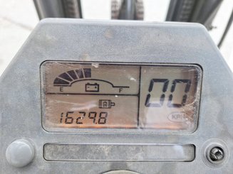Четырехопорные погрузчики Caterpillar EC25N