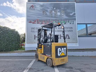 Четырехопорные погрузчики Caterpillar EC25N