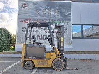 Четырехопорные погрузчики Caterpillar EC25N