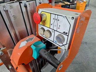 Строительный подъёмник с вертикальной мачтой JLG TOUCAN DUO