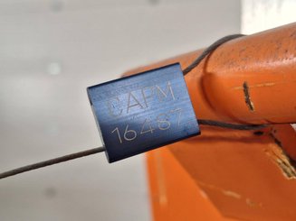 Строительный подъёмник с вертикальной мачтой JLG TOUCAN DUO