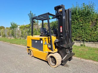 Четырехопорные погрузчики Caterpillar EC55N